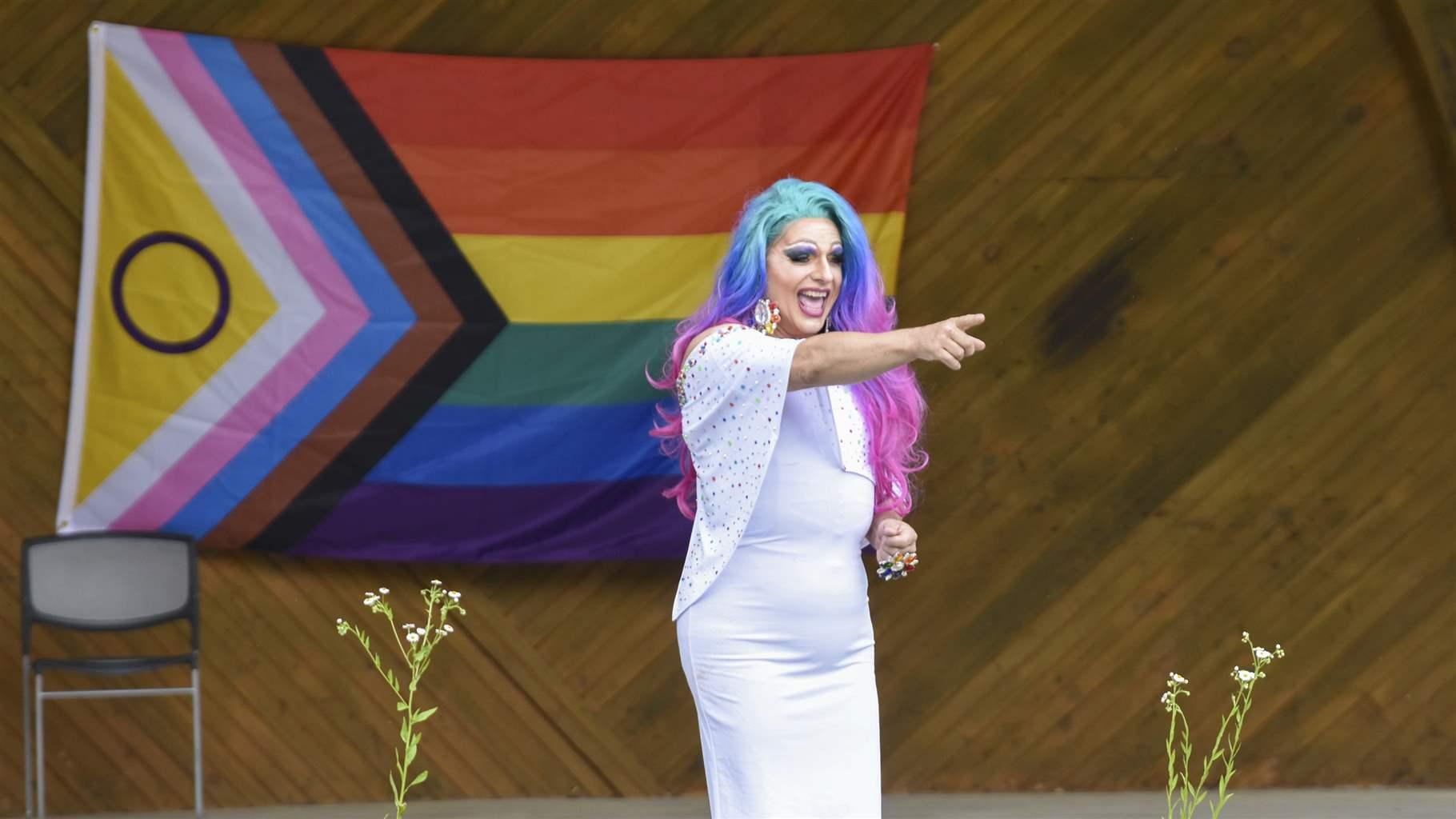 gop-lawmakers-aim-to-criminalize-drag-shows-where-children-could-be